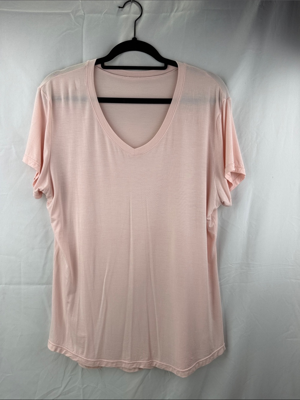 ZYIA Active Women’s Size Large Light Pink V-Neck Short Sleeve Perfect Tee EUC